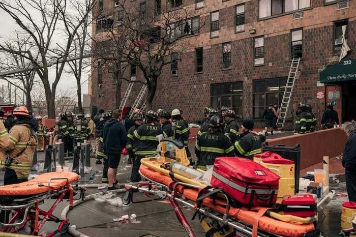 TRAGÉDIA: Incêndio em prédio deixa 19 mortos em Nova York; 9 vítimas eram crianças