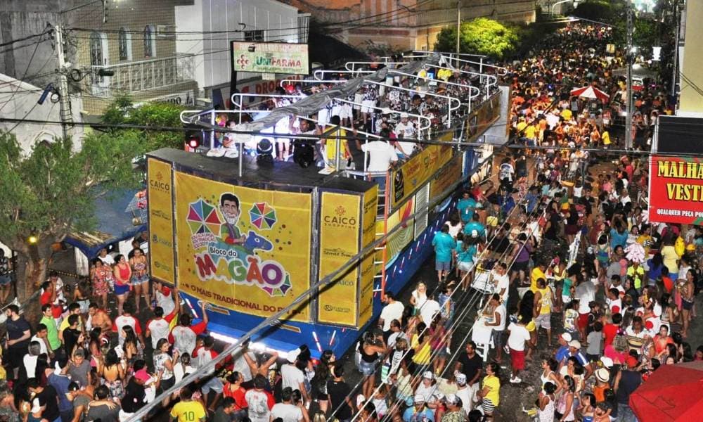 Cancelar carnaval público e manter folia privada não impedirá transmissão da Ômicron no RN, diz pesquisador