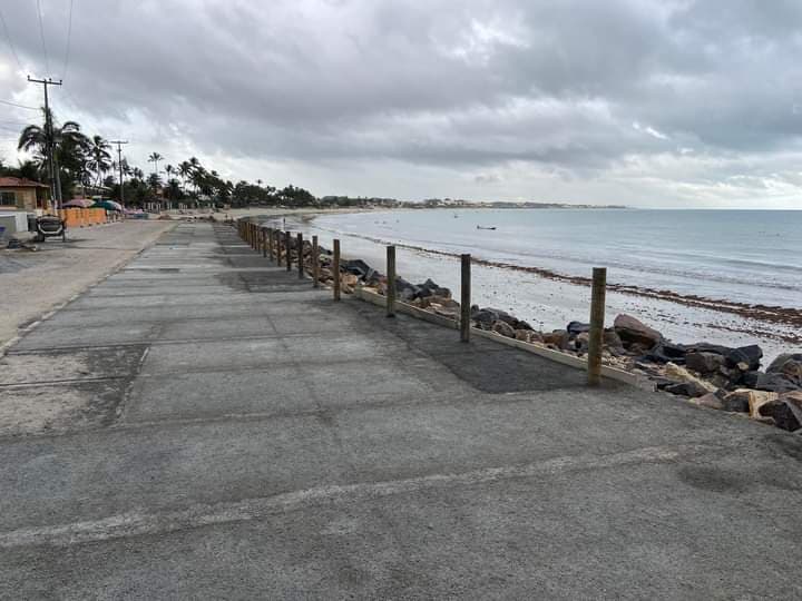 Obras do Centro de Convivência e calcadão da orla de Muriú, executadas pela Prefeitura de Ceará-Mirim, estão 90% concluídas