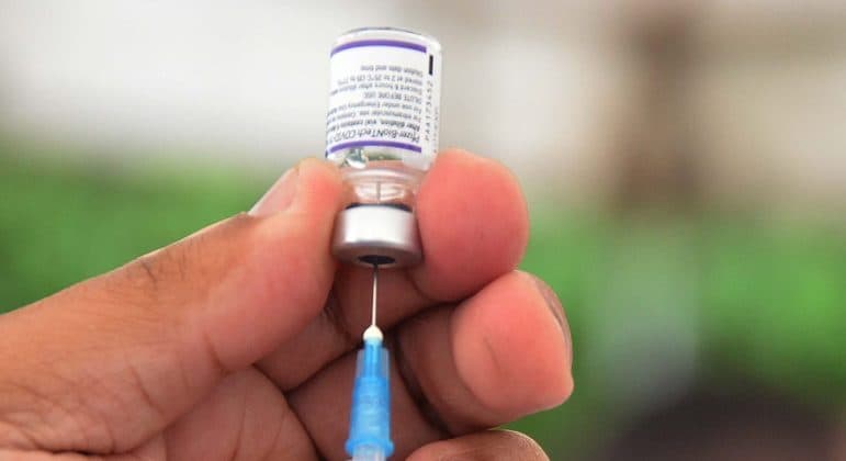 Técnica que usou doses erradas em crianças diz que não foi treinada