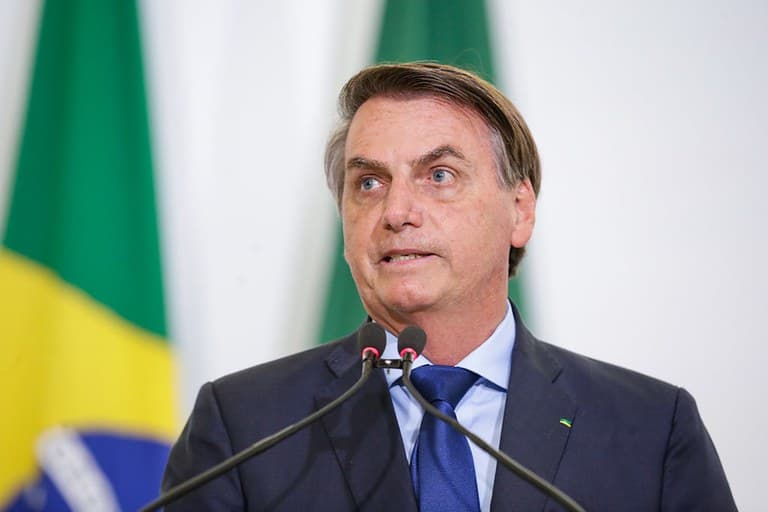 Bolsonaro sanciona lei que pune motorista que divulgar infração de trânsito na internet