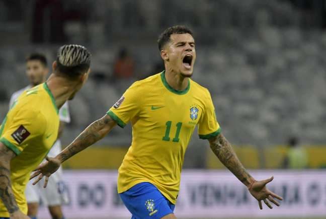 Brasil goleia Paraguai e segue invicto nas Eliminatórias