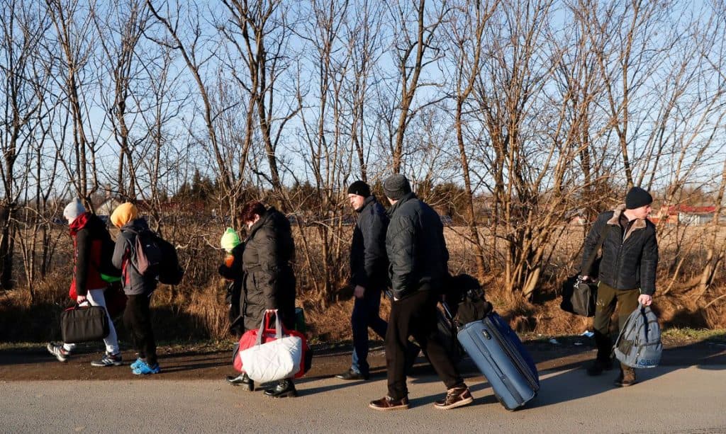 Número de refugiados após invasão da Ucrânia chega a 100 mil, diz ONU