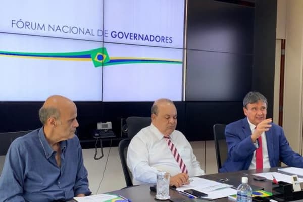 Governadores defendem criação de fundo para estabilizar preço dos combustíveis