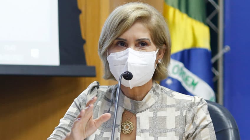 Tema “cloroquina” está encerrado, diz secretária da Saúde