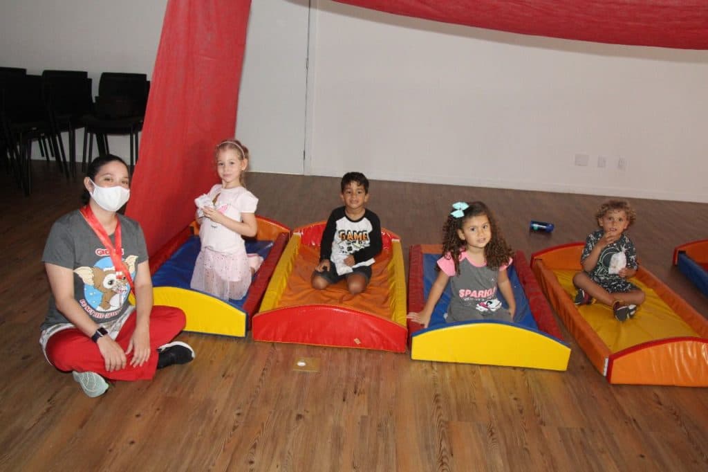 Com eventos lúdicos e metodologia canadense, Maple Bear Natal estimula o hábito de ler em casa e na escola