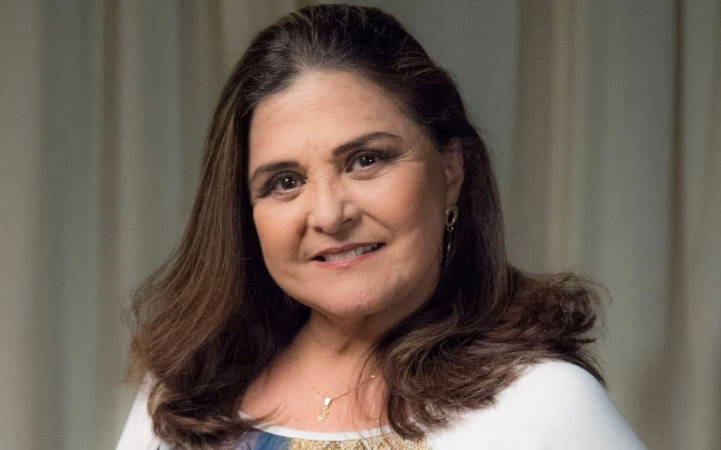 Atriz Elizangela usa oxigênio após internação e confirma que não tomou vacina: ‘Não sou cobaia'