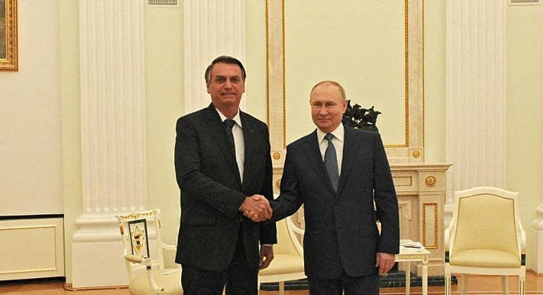 ‘Temos muito a colaborar', diz Bolsonaro a Putin em Moscou