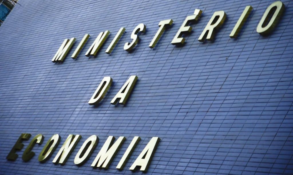 Governo Federal reduz até 25% do IPI; Guedes diz que medida é início de processo gradual
