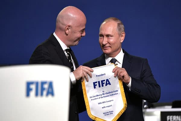 Fifa veta jogos na Rússia e proíbe bandeira e hino do país em competições após ataques à Ucrânia
