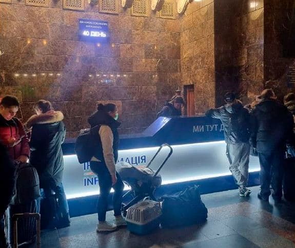 Embaixada do Brasil em Kiev anuncia trem para retirada de brasileiros da Ucrânia
