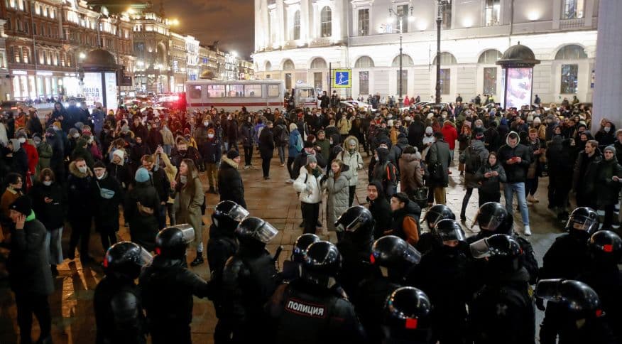 Rússia prende cerca de 1.400 manifestantes contrários à invasão da Ucrânia