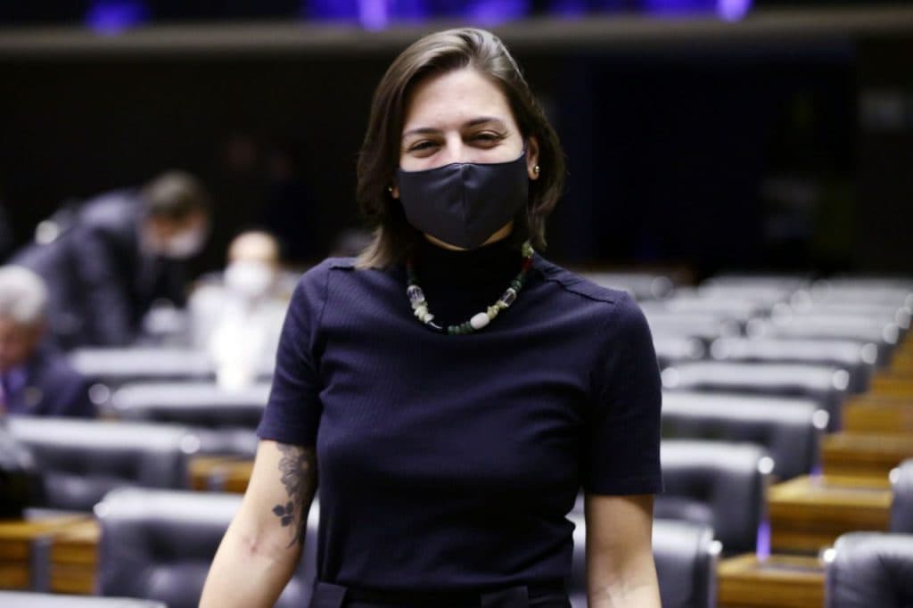 Direito da consumidora: Natália Bonavides apresenta projeto para coibir prática abusiva de cobrar mais caro por produtos "femininos"