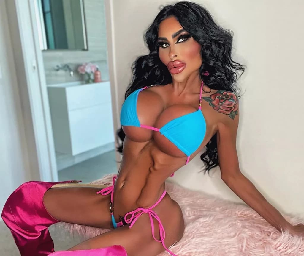 FOTOS: ‘Barbie humana' australiana já gastou mais de R$ 1 milhão em plásticas