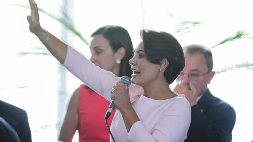 Deus provará que Milton Ribeiro é honesto, diz Michelle Bolsonaro
