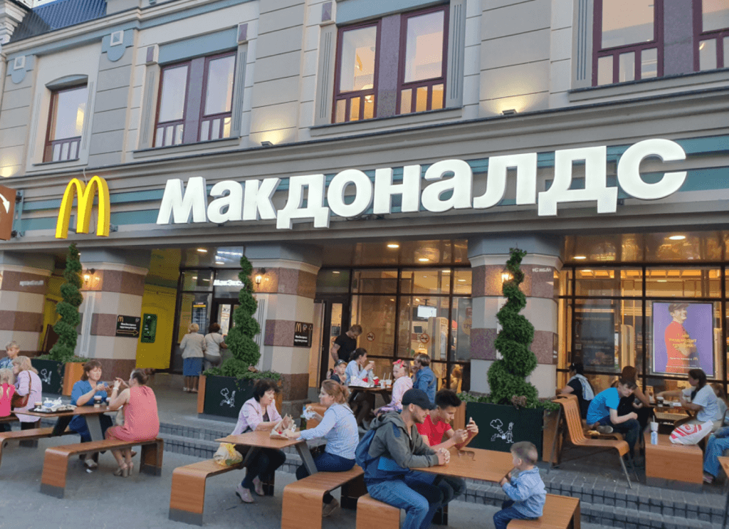 McDonald’s anuncia fechamento temporário de restaurantes na Rússia