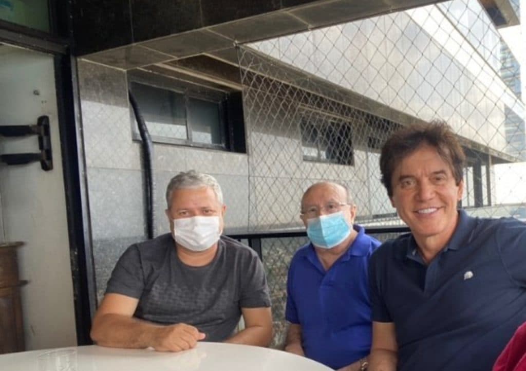 Prefeito Júlio César declara apoio a Robinson e Zé Dias, mas deixa governo e senado em aberto