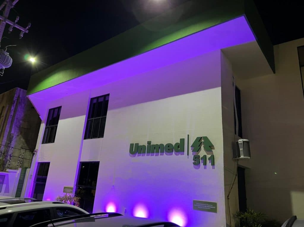 Unimed Natal ilumina prédios de roxo para conscientizar sobre epilepsia