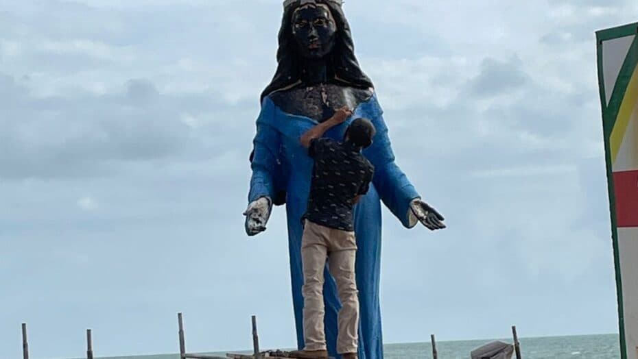 Atacada por vândalos, estátua de Iemanjá passa por reparos e deve ficar pronta na sexta