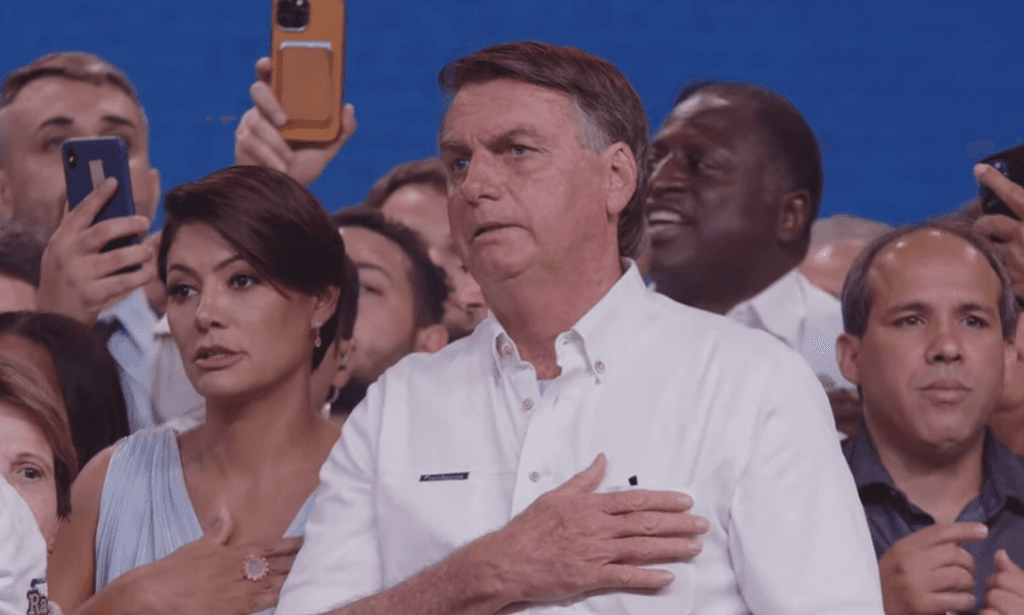Bolsonaro diz que “pesquisa mentirosa” não ganhará a eleição e que disputa não é “esquerda contra direita” e sim do “bem contra o mal”