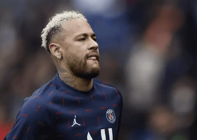 Jornalista sobre Neymar no PSG: "Chega no limite de estar bêbado"