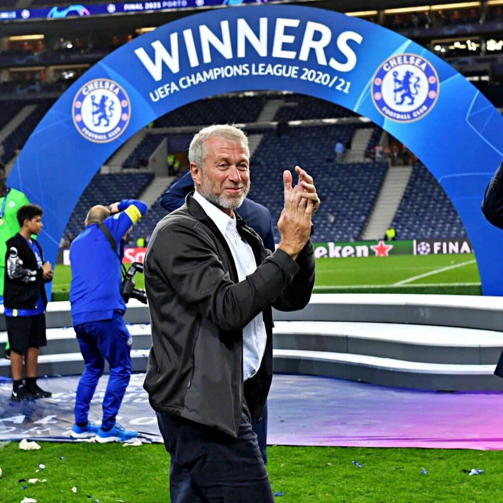 Bilionário russo, Roman Abramovich, afirma que vai vender o Chelsea e lucro será doado às vítimas da guerra na Ucrânia
