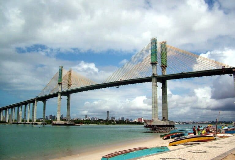 Deputado do RN sugere mudar nome da ponte Newton Navarro para Wilma de Faria