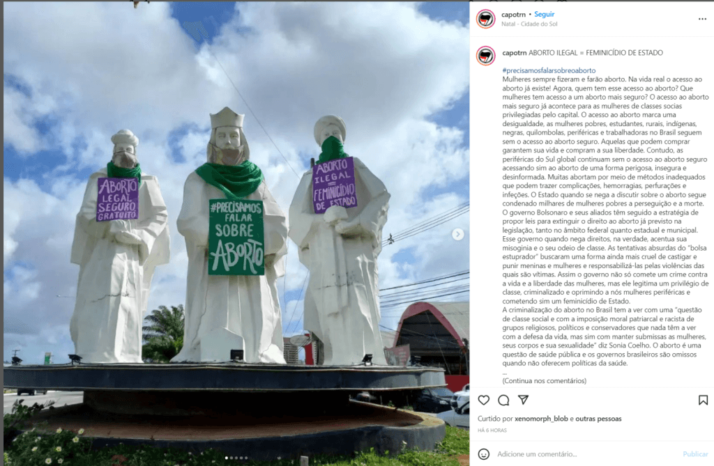 Grupos assumem autoria de pichações e de placas pró-aborto nos Reis Magos em Natal