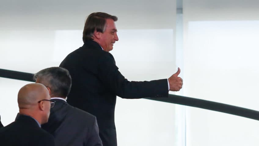Mudança de pandemia para endemia deve acontecer até 31 de março, diz Bolsonaro