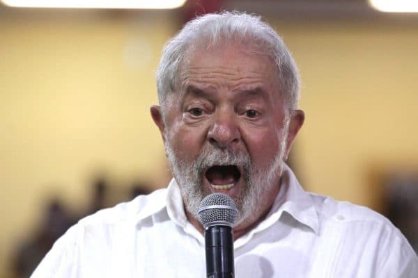Crescimento de Bolsonaro nas pesquisas assusta, e PT vai antecipar campanha de Lula