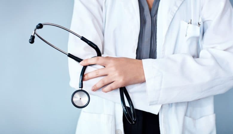 Justiça mantém médicos terceirizados atendendo em Natal