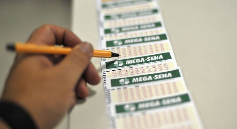 Mega-Sena acumula e próximo prêmio pode chegar a R$ 165 milhões