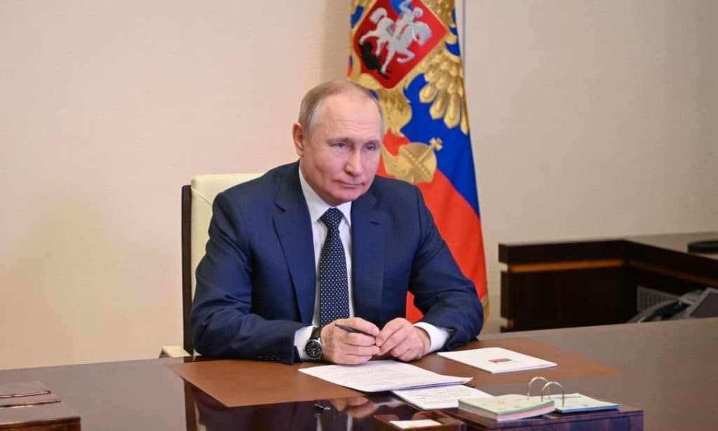 Putin afirma que invasão só será interrompida se Ucrânia parar de resistir e cumprir suas exigências