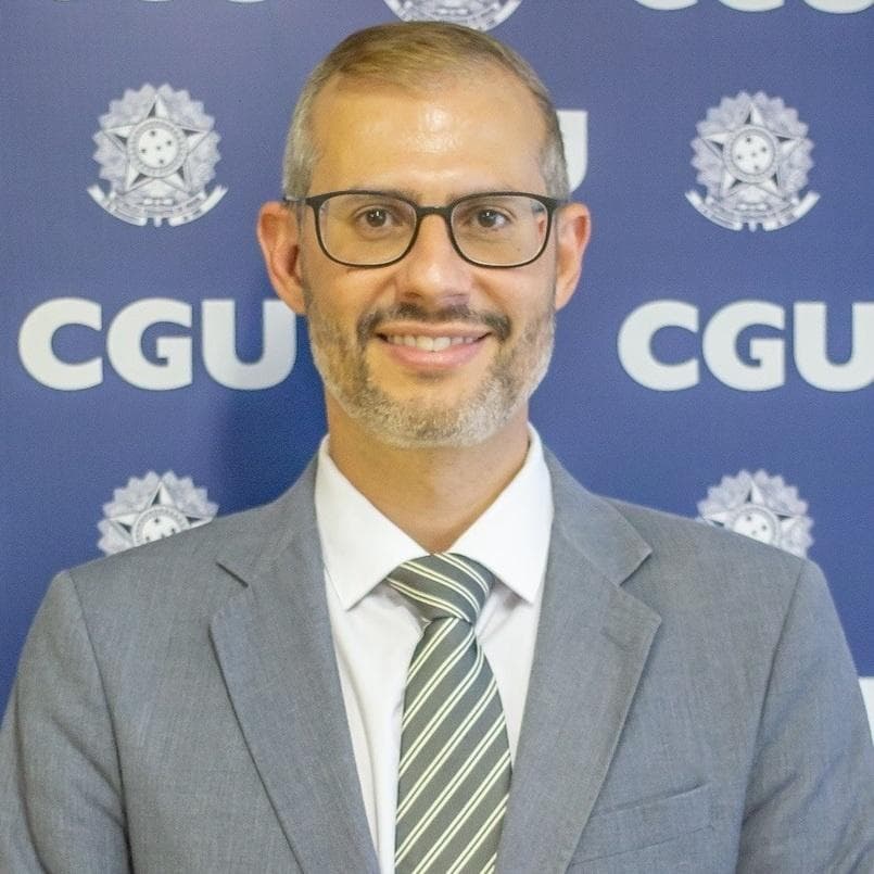 Bolsonaro nomeia Victor Godoy como ministro interino da Educação