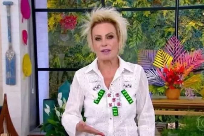 Ana Maria Braga usa colar de remédios em protesto contra reajuste