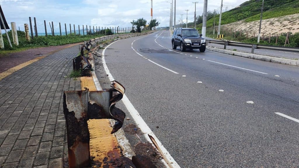 FOTOS: O abandono da Via Costeira