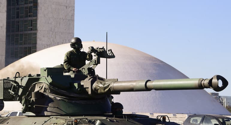 Exército pede ao Facebook dados de militares envolvidos em fake news