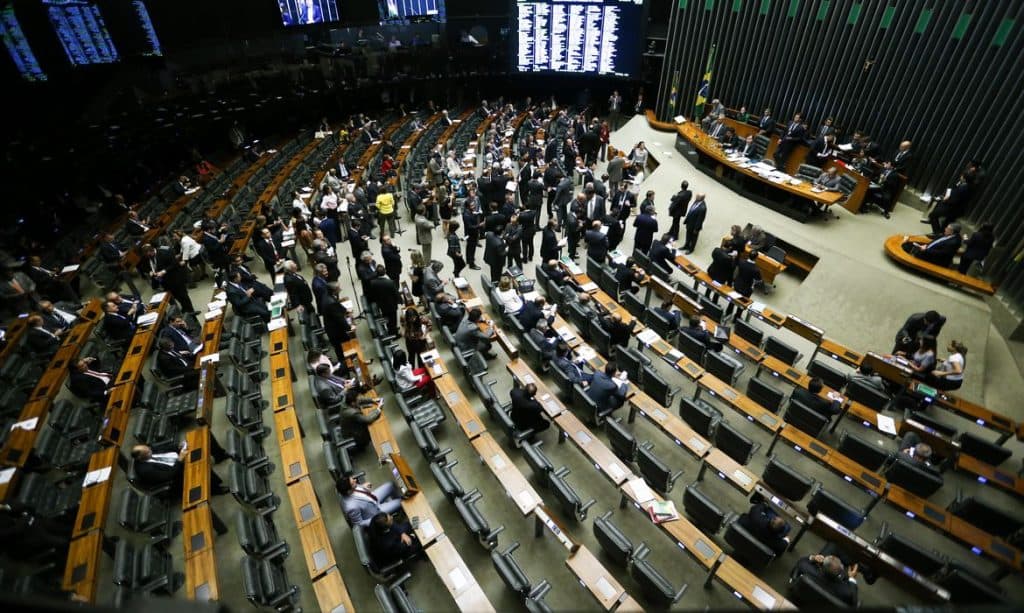PL se torna maior bancada da Câmara ao final da janela partidária; 26% dos deputados federais trocaram de partido