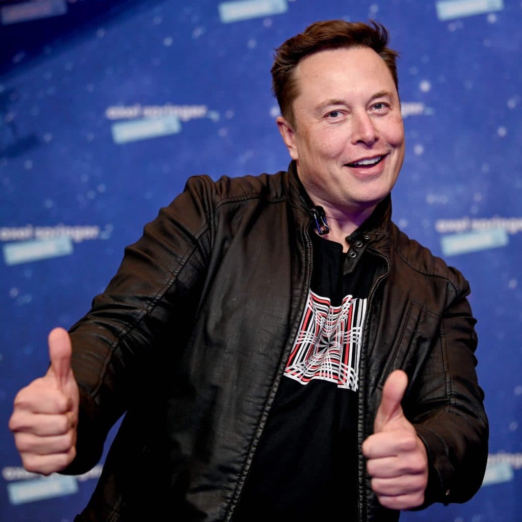 Políticos e economistas repercutem a compra do Twitter por Elon Musk