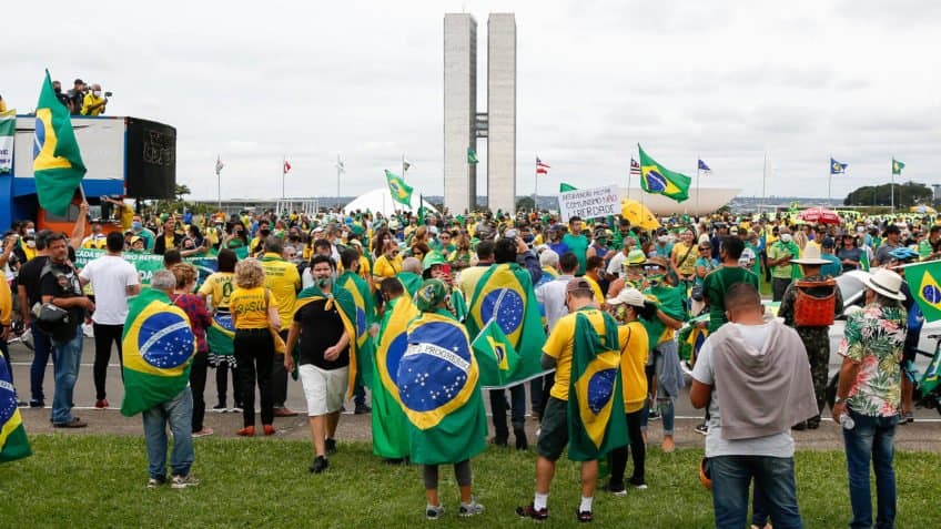 1º de maio terá atos de direita e esquerda em todo o país
