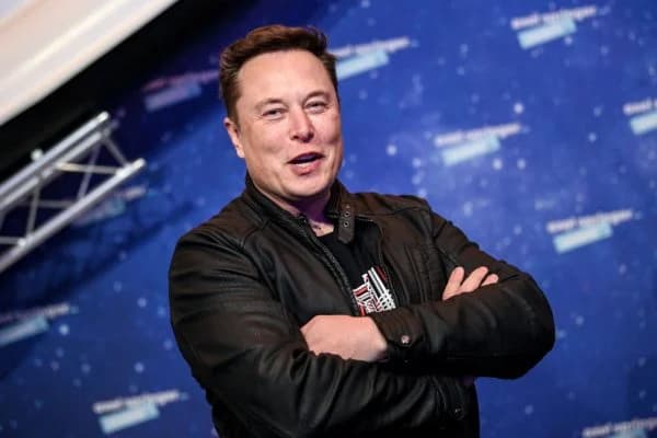 Elon Musk anuncia que compra do Twitter está suspensa temporariamente