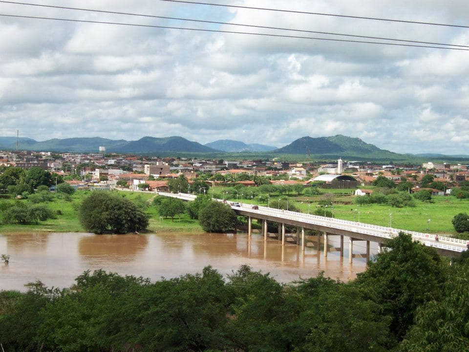 Com tumulto e tiros, velório de suspeito de tráfico acaba em confusão e prisões; entenda