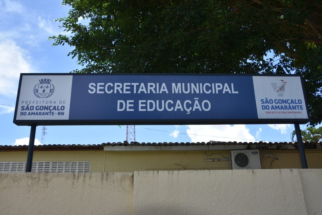 Prefeitura de São Gonçalo paga folha de maio e parcela do reajuste do piso nacional do professor