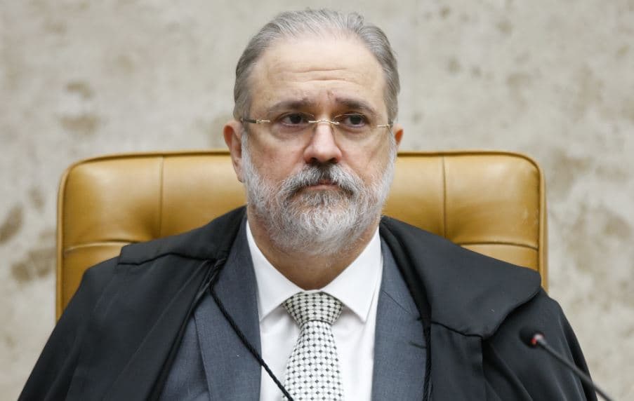Aras arquiva pedido de Bolsonaro para investigar Moraes
