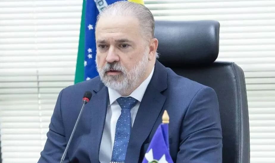 Para Augusto Aras, falas de Bolsonaro sobre sistema eleitoral são "retórica política"