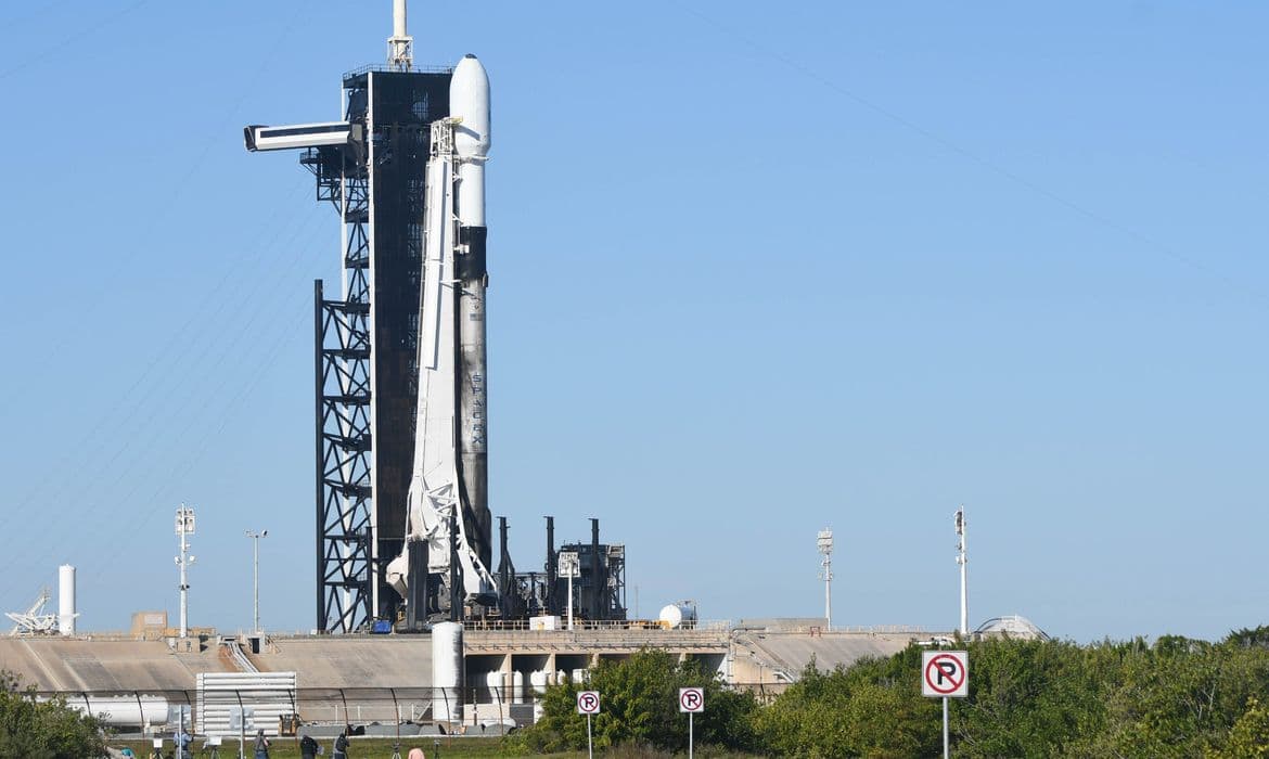 Foguete da SpaceX lança dois satélites da Força Aérea Brasileira; Decolagem do Falcon 9 ocorreu em Cabo Canaveral, nos EUA