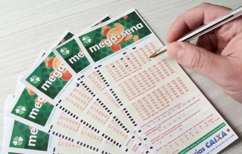 Mega-Sena acumulada vai sortear prêmio de R$ 100 milhões neste sábado