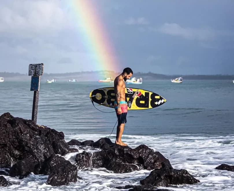 Potiguar Italo Ferreira entra para o Top 5 no WSL, após vitória em El Salvador