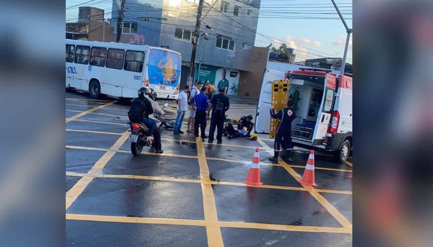 Motociclista colide com ônibus em cruzamento de avenidas em Natal