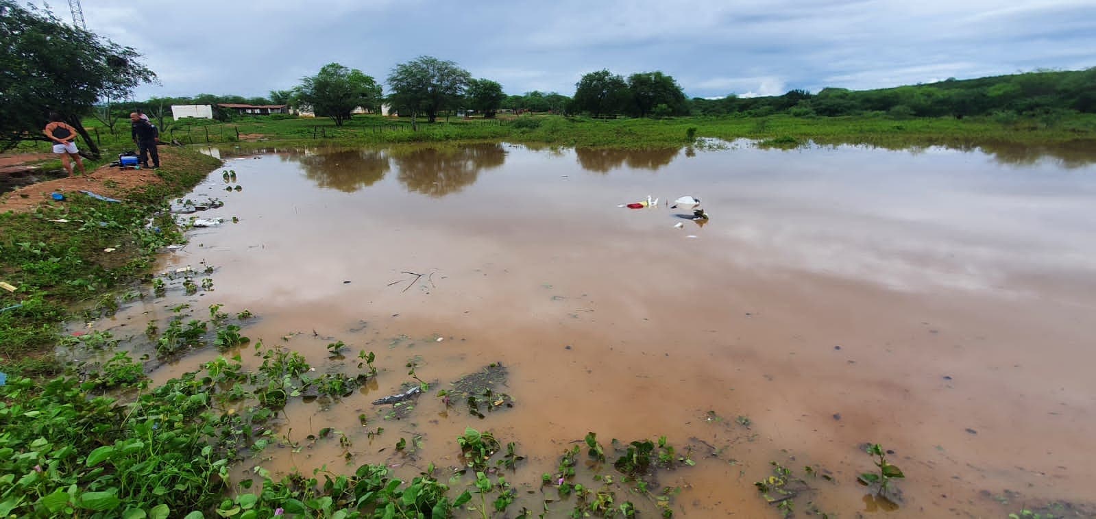 FOTOS: Helicóptero de pequeno porte atinge rede de transmissão em Currais Novos, cai e deixa cidades sem energia